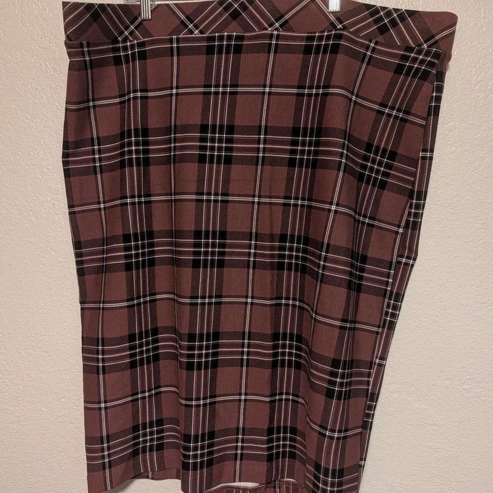 Torrid Plaid Pencil Skirt in Mauvy Purple and Black Sz 4